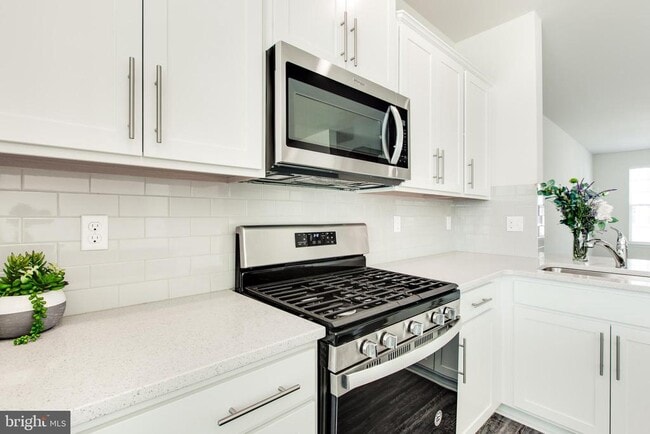 Building Photo - 3117 Laurel Hl Rd