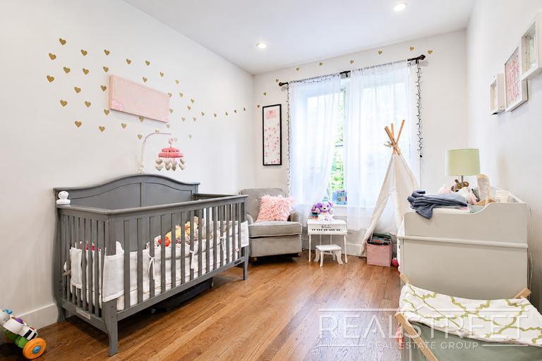 Building Photo - Renovated Spacious 2 BR in Bushwick