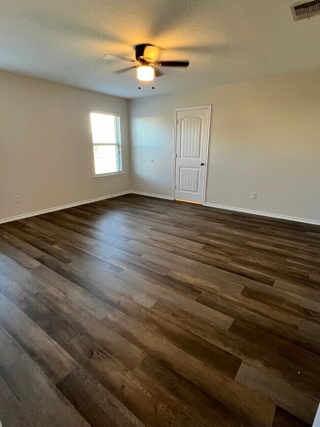 Building Photo - 1309 Basswood Ln