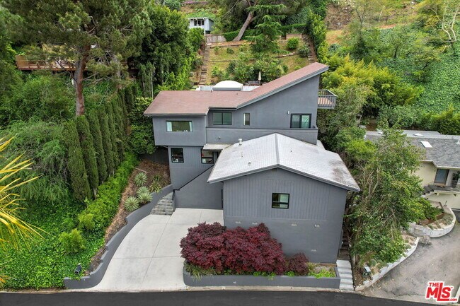 Building Photo - 2418 Canyon Oak Dr