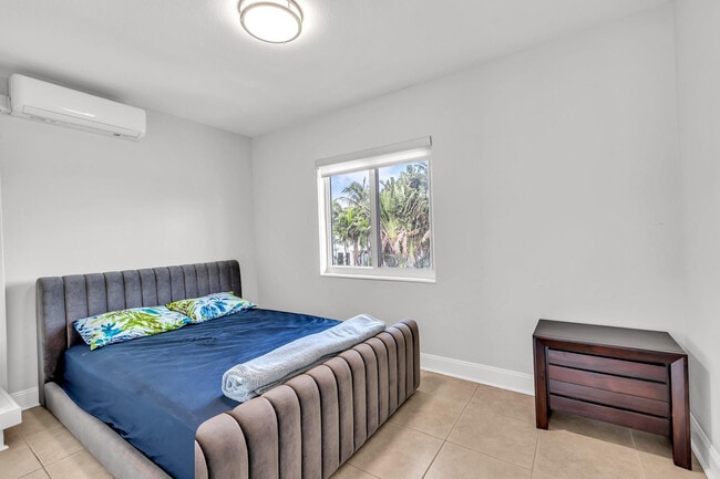 Building Photo - 2812 NE 27th St