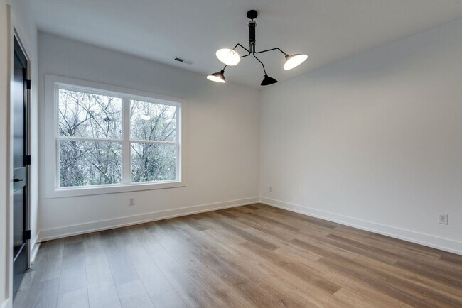 Building Photo - Welcome to Your Stylish Haven in Vibrant East Nashville!