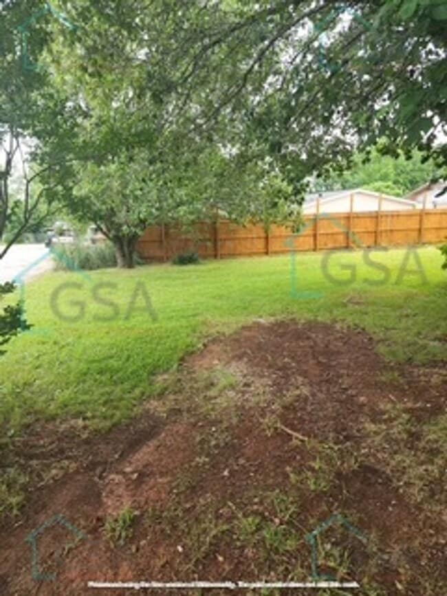 Building Photo - 3 Bedroom Mobile Home Available!