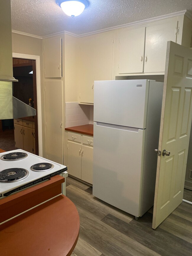 Building Photo - 843 Reaves St