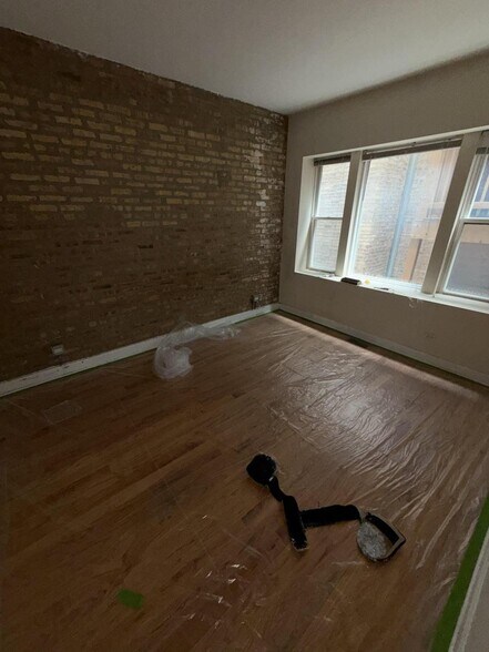 Building Photo - 4605 N Kimball Ave