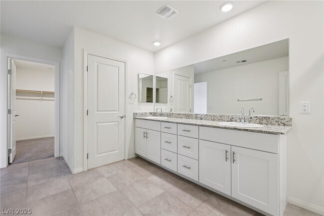 Building Photo - 10971 Meridian Flds Ave