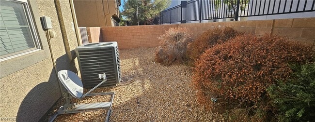 Building Photo - 395 Kensington Palace Ave