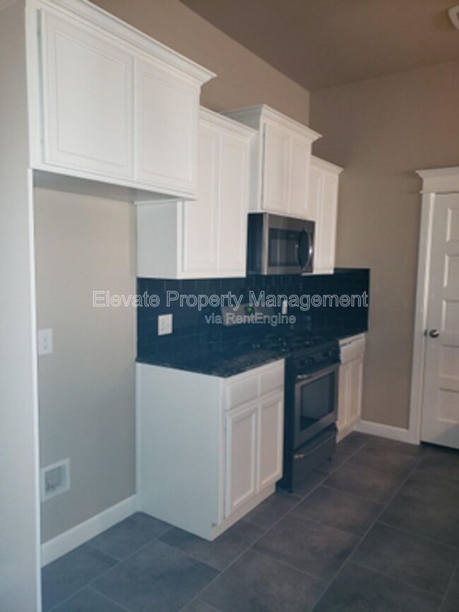 Building Photo - 2209 Ailsa Rd