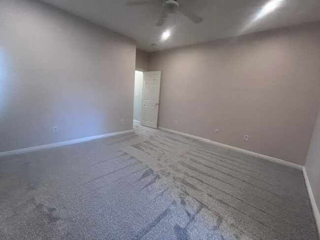 Building Photo - Very Beautiful Townhouse!!!