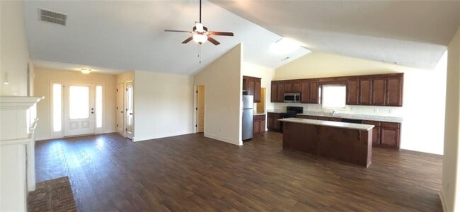 Building Photo - 2125 Savannah Dr