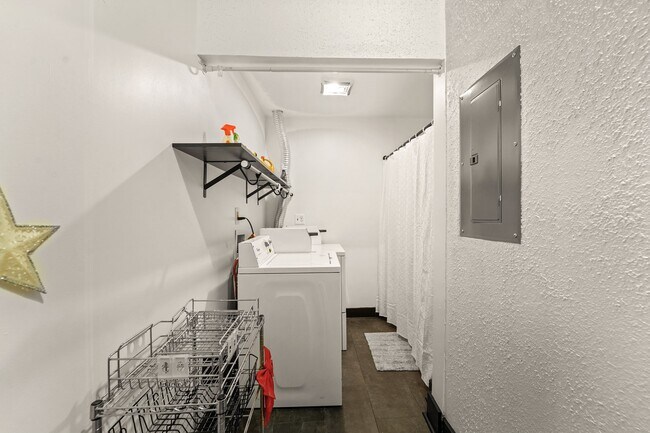 Building Photo - 136 Court St