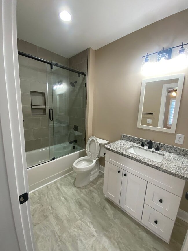 Building Photo - Beautiful 3 Bed 3.5 Bath House