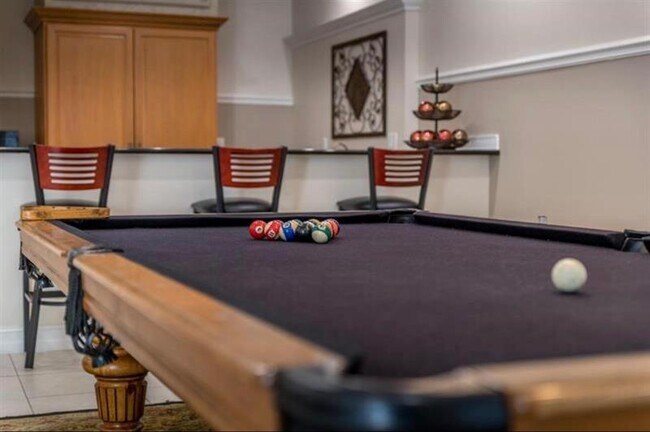 Building Photo - 533 NE 3rd Ave