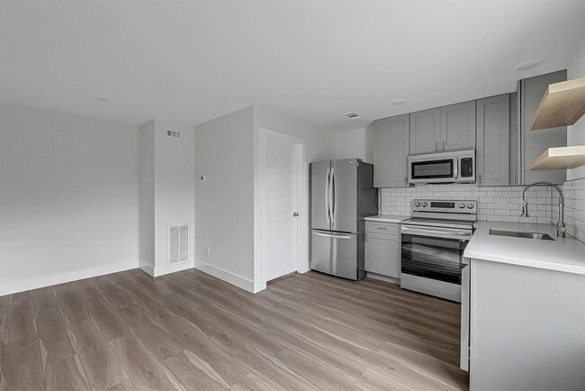 Building Photo - 5621 Eskridge St