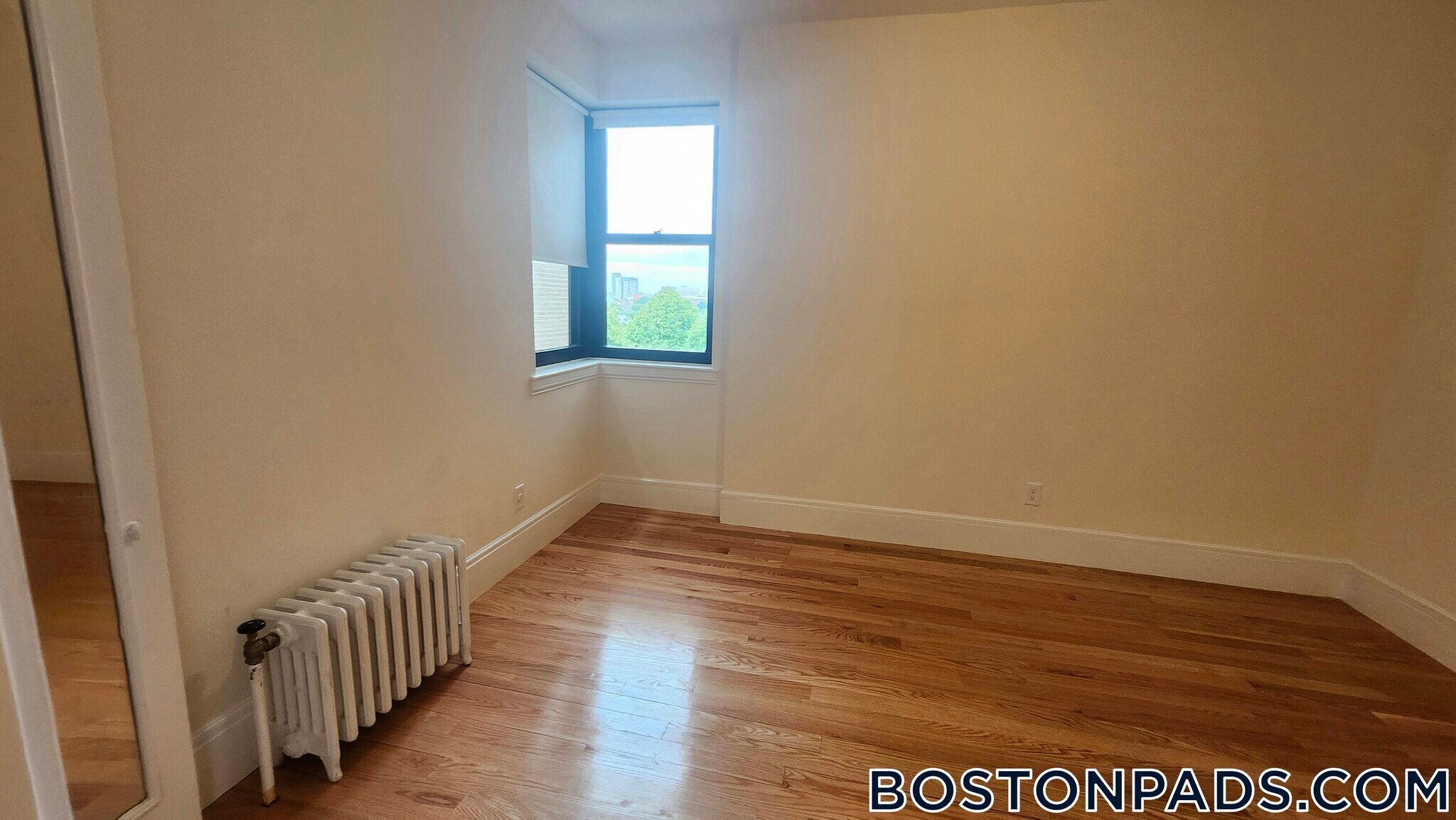 Building Photo - 504 Beacon St