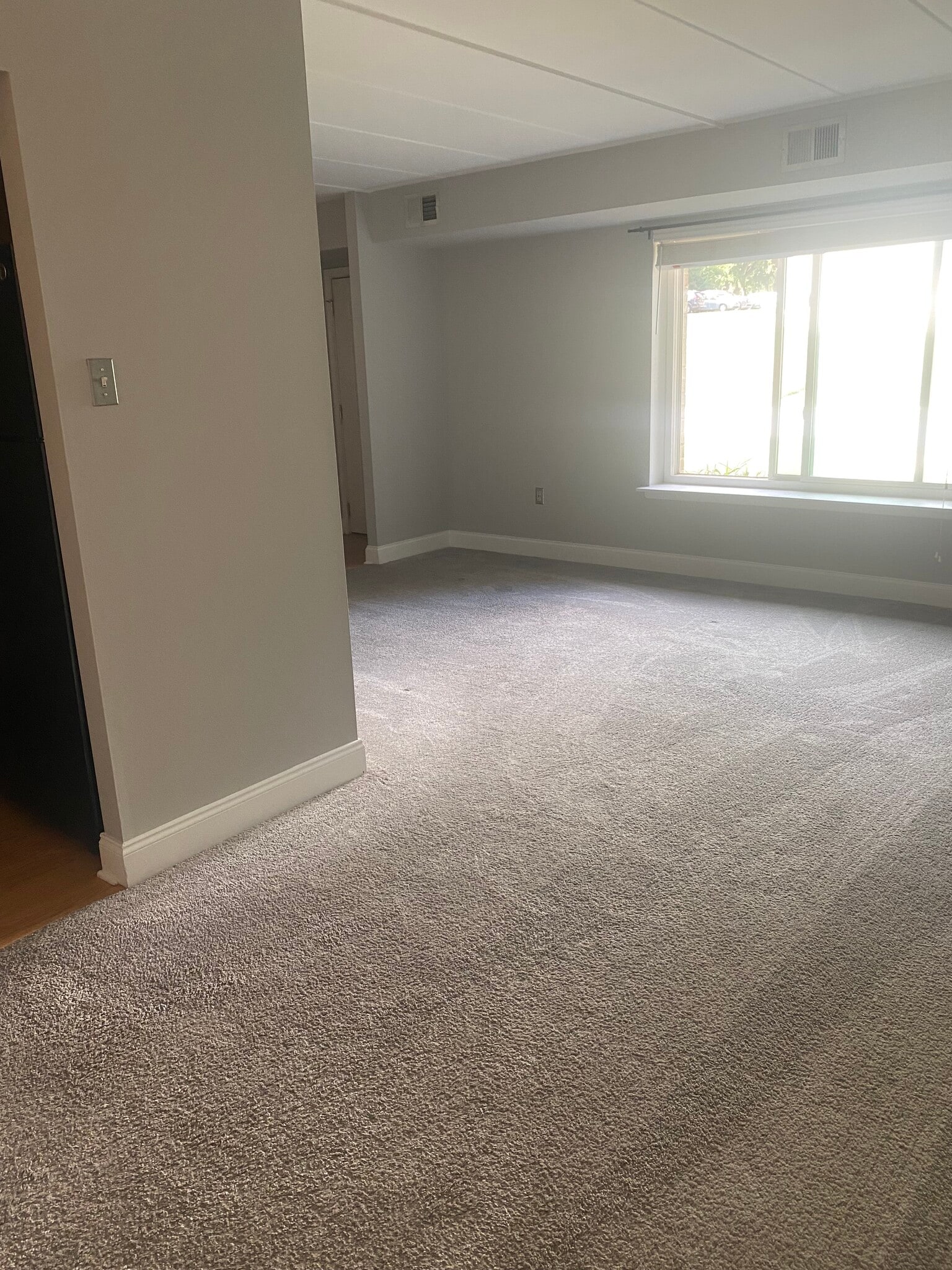 Building Photo - 305 Village Walk