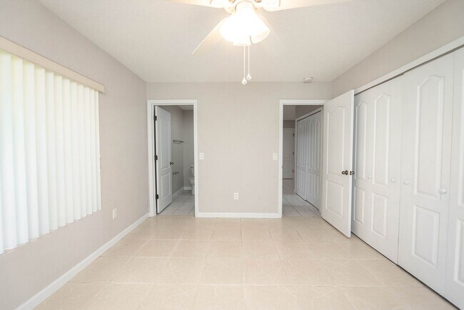 Building Photo - Welcome to this spacious three-bedroom, three-bath home in the heart of Palm Bay