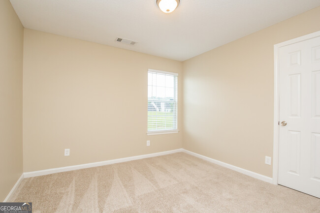 Building Photo - 6792 Foxfire Pl