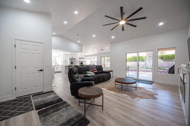 Building Photo - Sun CIty Summerlin 55+, Highly Upgraded, S...