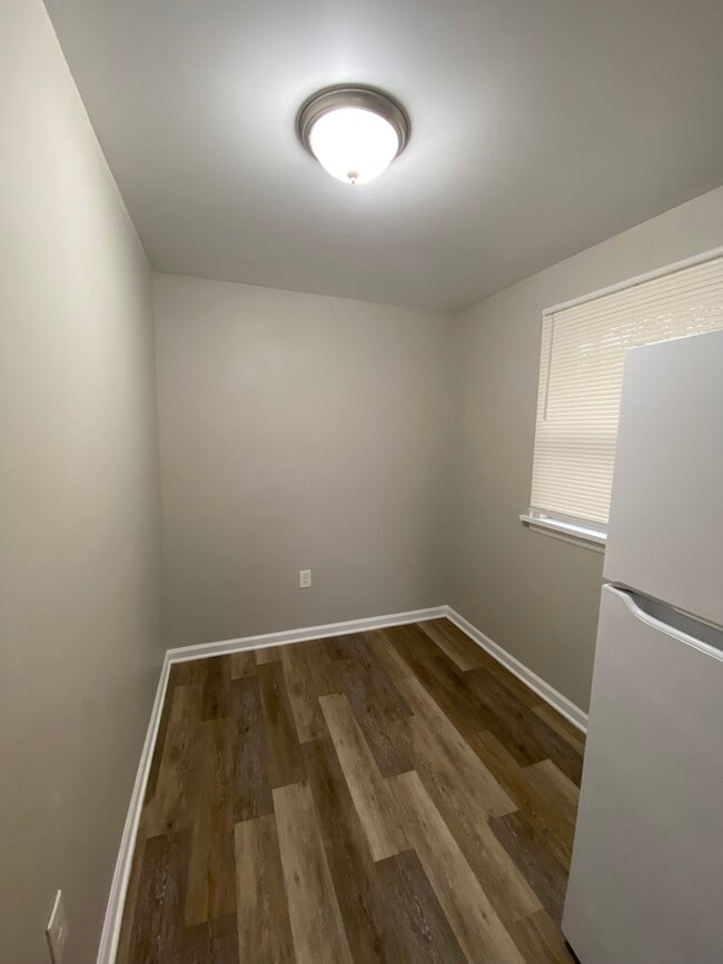 Building Photo - 571 Grayton Rd