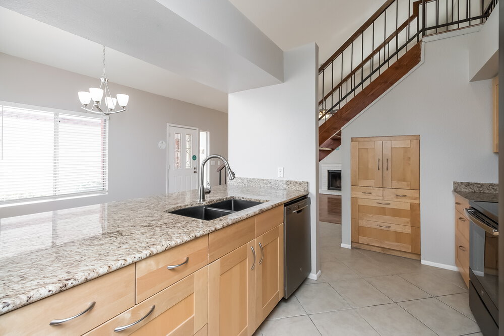 Building Photo - 841 E Manor Dr