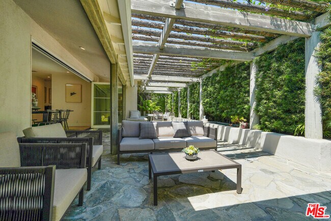 Building Photo - 215 S Medio Dr