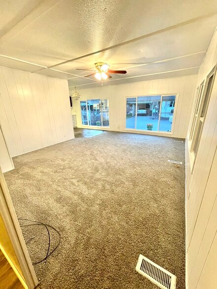 Building Photo - 2322 Tacoma Rd E