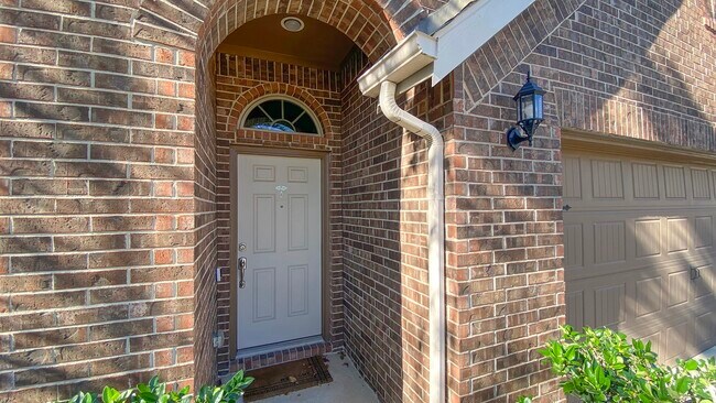 Building Photo - 10 Pinestead Ct