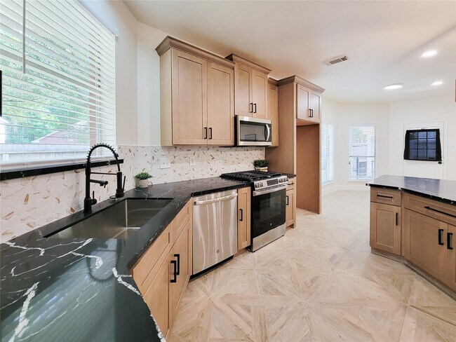 Building Photo - 218 Windrift Ct