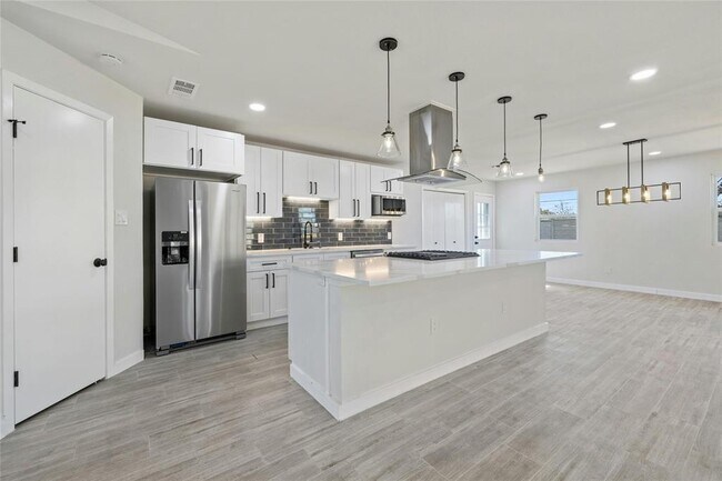 Building Photo - 1400 Bellmar Dr