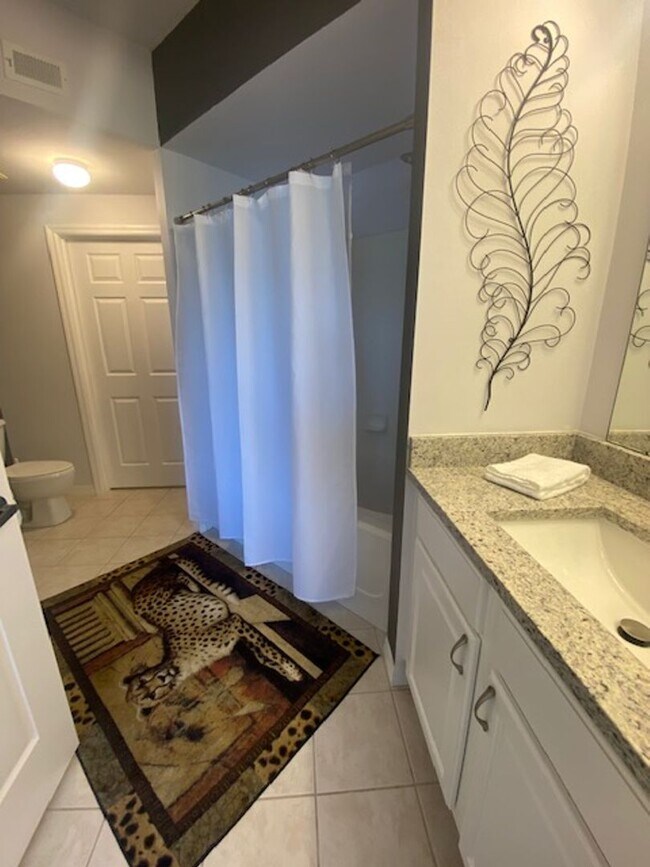 Building Photo - Furnished 2 bedroom 2 bathroom condo