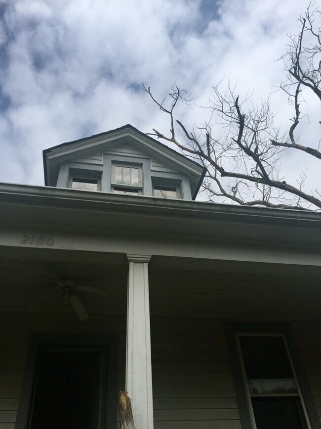 Building Photo - 2180 Champlain St