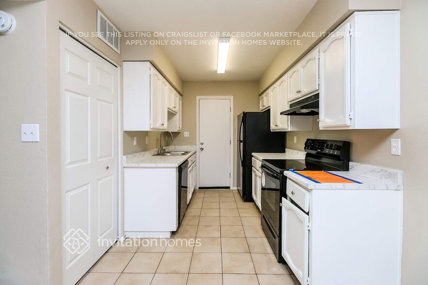 Building Photo - 535 S Udall