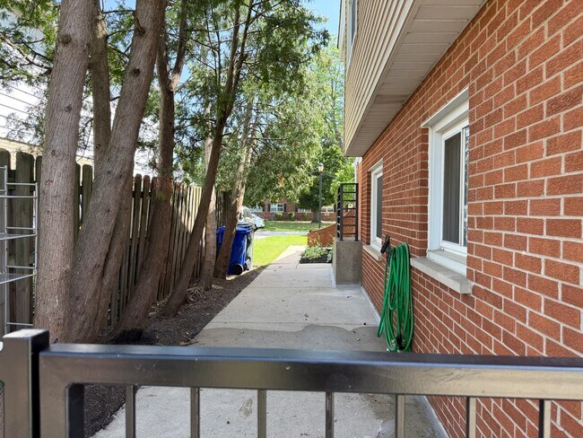 Building Photo - 1132 Brighton Pl