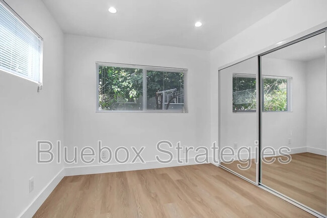 Building Photo - 1091 Topaz Ave