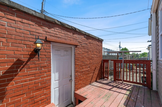 Building Photo - 700 E 36th St