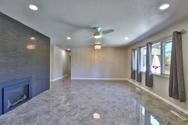 Building Photo - Saratoga single story home with Pool, and open Concept Living