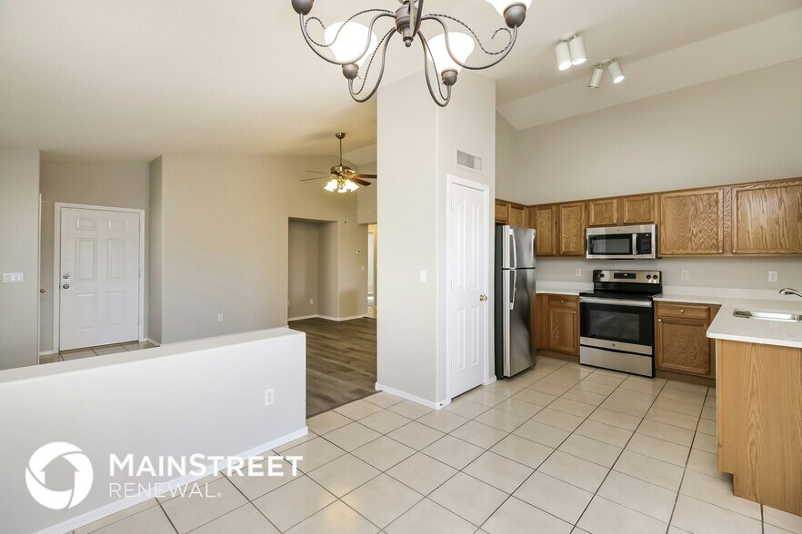 Building Photo - 2822 S Abbey