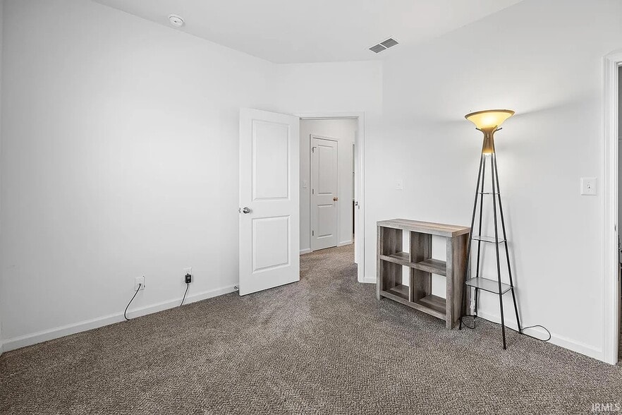 Building Photo - 2911 Poinciana Dr