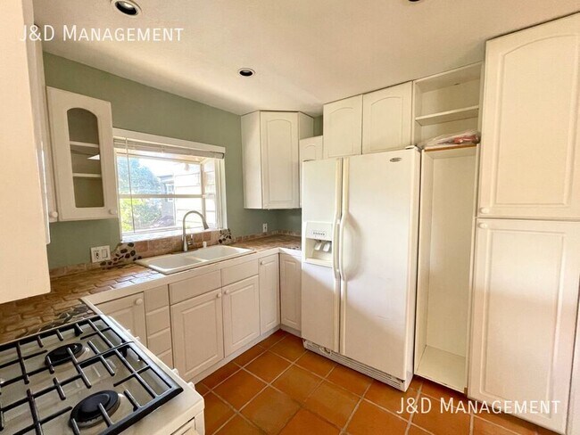 Building Photo - 1762 Hornblend St