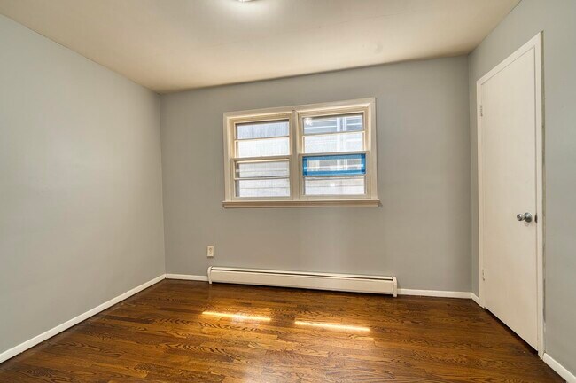 Building Photo - 125 Garfield Ave