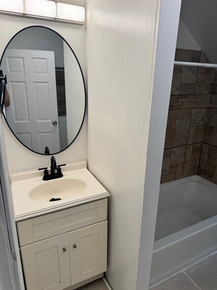 Building Photo - 211 Oxford St