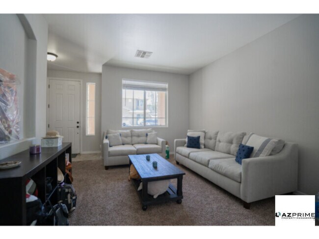 Building Photo - Welcome to this Beautiful Two-Story Phoeni...