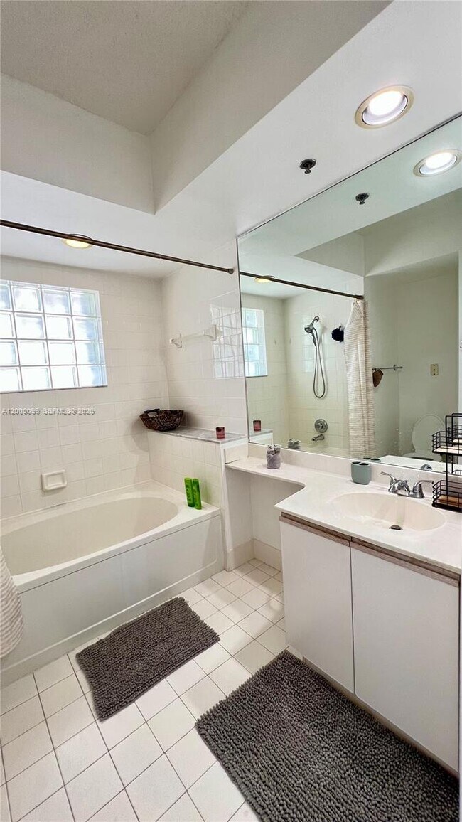 Building Photo - 3255 NE 184th St