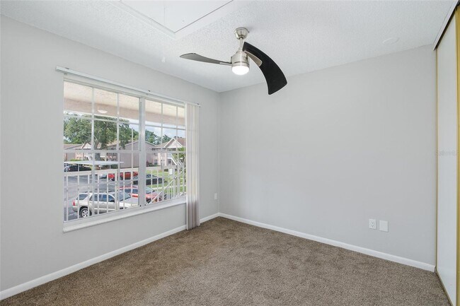 Building Photo - Beautifully Updated Condo
