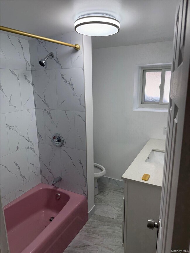 Building Photo - 95-05 165th Ave