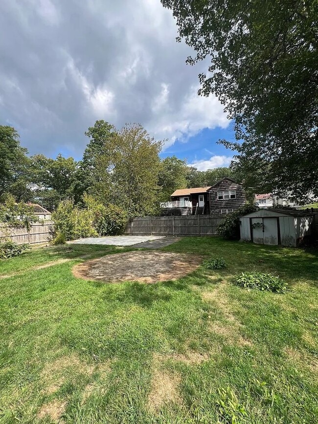 Building Photo - Newly Renovated Single Family in West Haven!