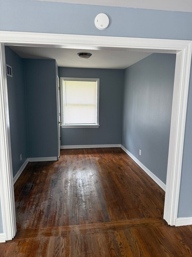 Building Photo - Move in Ready!