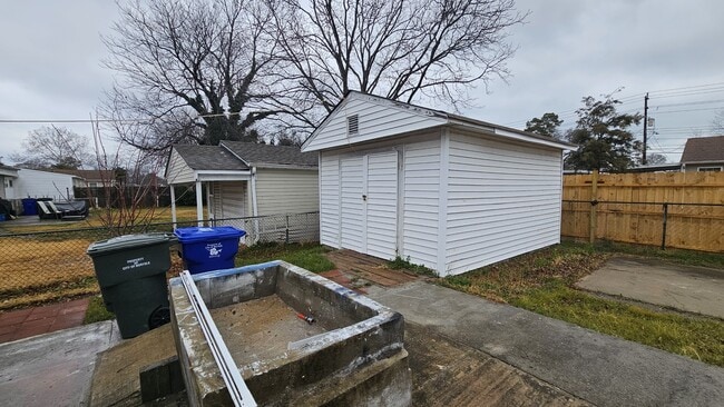 Building Photo - 2216 Dean Dr