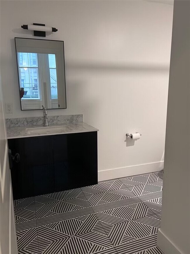 Building Photo - 30 W Broad St